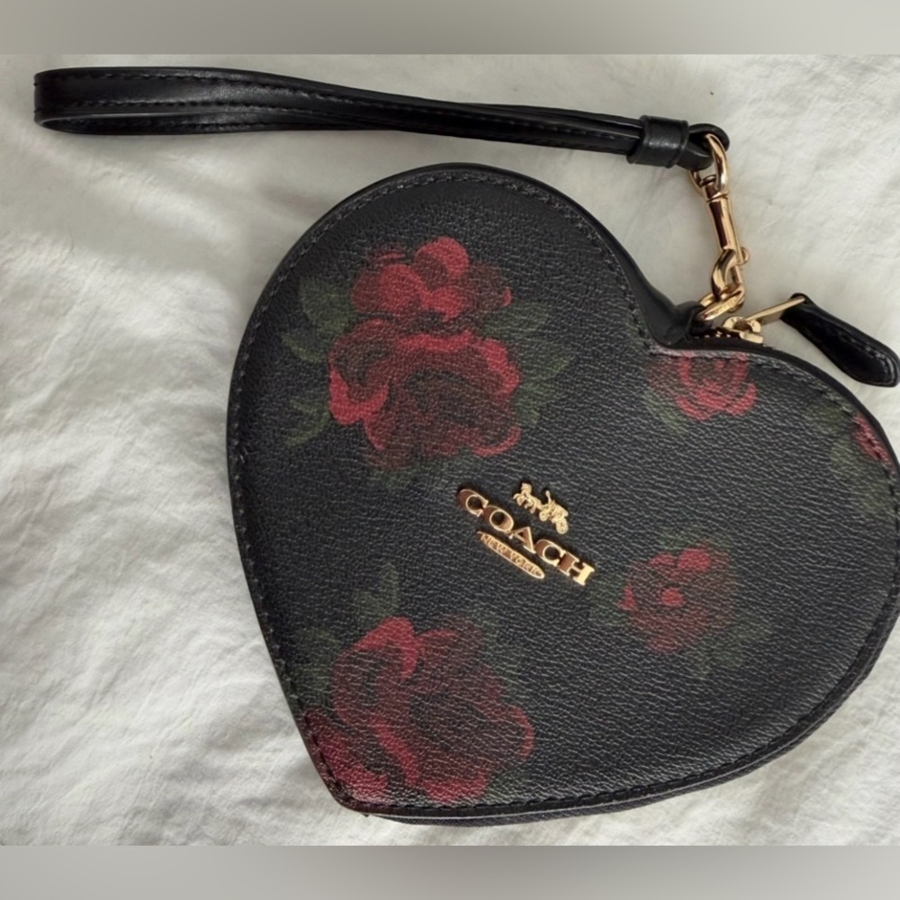 👑✅PRICE FIRM✅ Adorable Black Leather Coach wristlet with Red Rose Print. NWOT - Picture 10 of 14